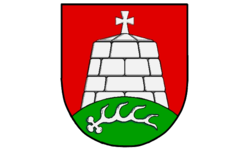 Das Wappen der Gemeinde Suppingen mit einem weißen, steinernen Turm mit Kreuz auf rotem Hintergrund und darunter ein grüner Hügel mit weißem Teil eines Geweihs